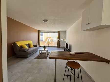 a sanary  2 pas du centre beau t1 de 36m2