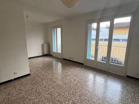 location appartement 3 pièces 67.06 m² à nimes (30000)  739 €