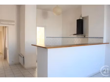 location appartement 3 pièces 67.4 m² à arles (13200)  860 €