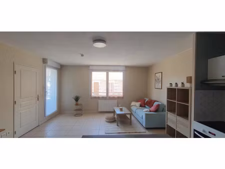 location meublée appartement 2 pièces 50 m² à villeurbanne (69100)  980 €