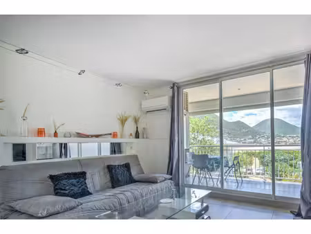 location meublée appartement 2 pièces 37 m² à saint-martin (97150)  1 170 €