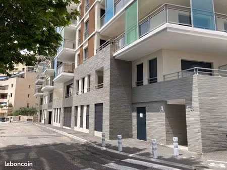 lot de 5 garages et 2 caves