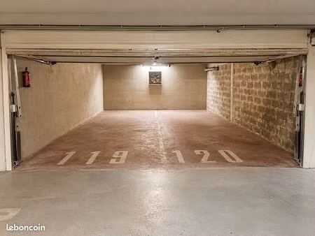 a vendre champs-élysées double box fermé de 45 m²