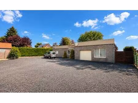 ensemble immobilier polyvalent avec habitation sur 2.738 m²