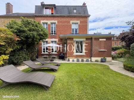 maison 8 pièces 207 m²