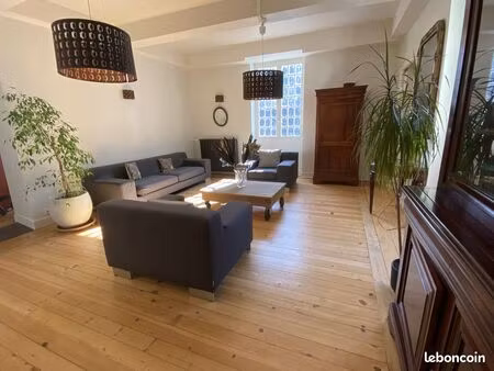 vieux collonges  ds propriété du 17éme s  trés beau t3 de 127 m2 grand séjour  cuis. sàm d