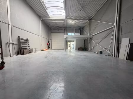 surface industrielle à louer à broekweg 32 sint-pieters-leeuw (rbw41980)
