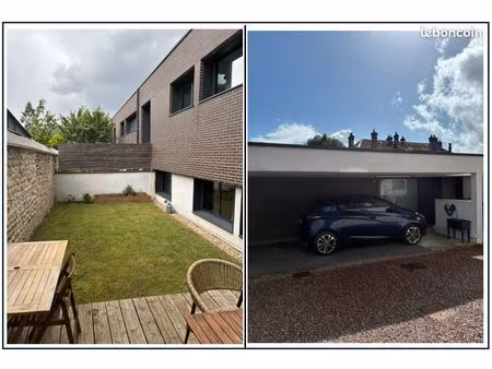 maison contemporaine avec parking et jardin
