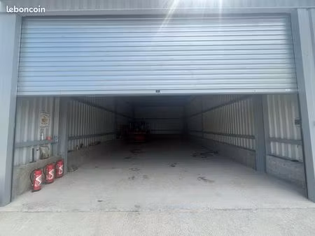 hangar box