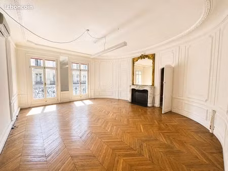 bureau 1 097 m²