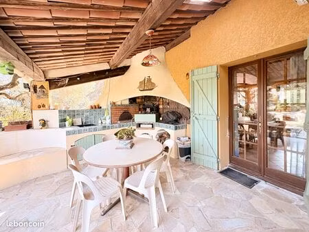 villa 7 pièces 237 m²