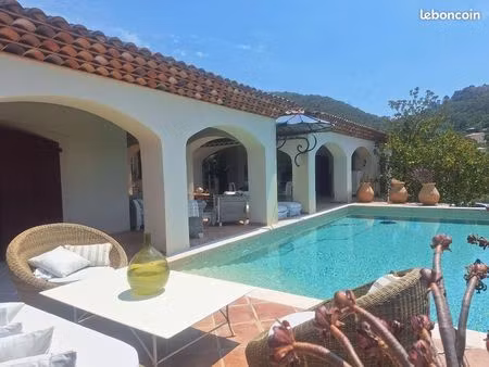 particulier vends villa d architecte rocbaron