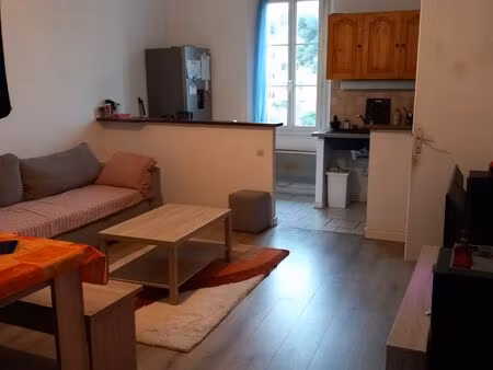 toulon est : f2 situé au 2ème et dernier étage exposition sud et nord