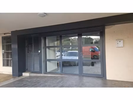 location locaux professionnels 77 m² à ajaccio (20000)  900 €