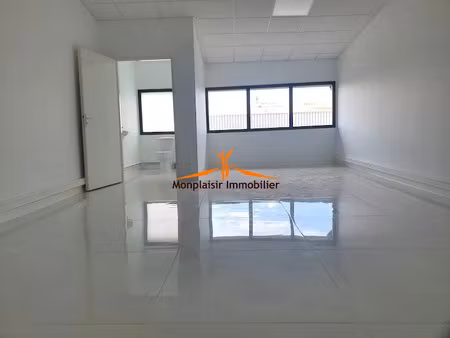 location locaux professionnels 0 pièces 50 m² à baie mahault (97122)  688 €