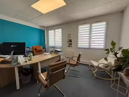 location locaux professionnels 3 pièces 70.29 m² à aubagne (13400)  1 232 €