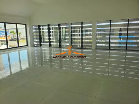 location locaux professionnels 0 pièces 76 m² à baie mahault (97122)  1 596 €