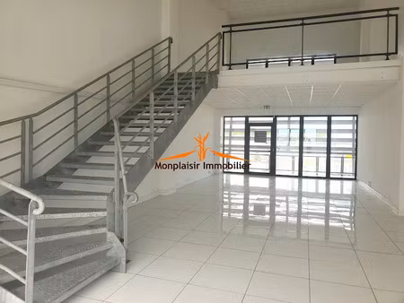 location locaux professionnels 2 pièces 119 m² à baie mahault (97122)  2 023 €