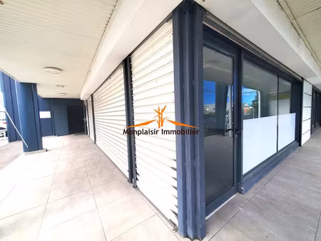 location locaux professionnels 3 pièces 92 m² à baie mahault (97122)  2 024 €