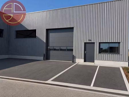 location locaux professionnels 3 pièces 248 m² à carbonne (31390)  1 830 €