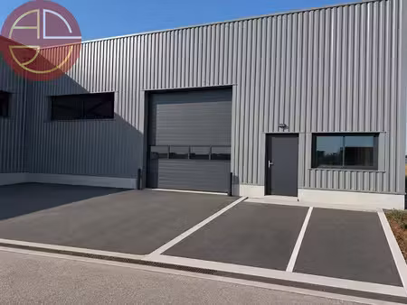 location locaux professionnels 3 pièces 248 m² à carbonne (31390)  1 836 €