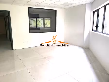 location locaux professionnels 0 pièces 80 m² à les abymes (97139)  2 000 €