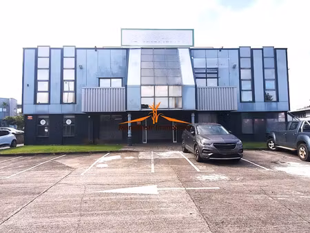 location locaux professionnels 5 pièces 200 m² à baie mahault (97122)  5 200 €