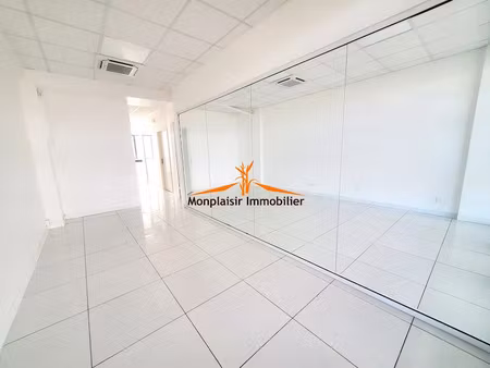 location locaux professionnels 6 pièces 128 m² à baie mahault (97122)  2 688 €