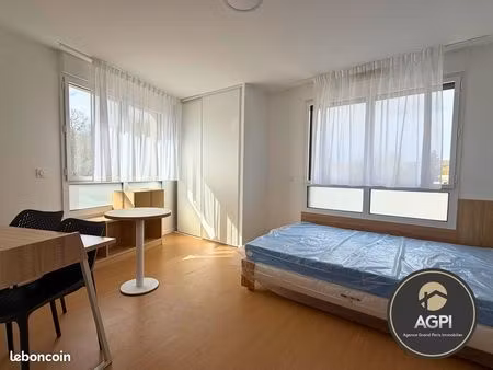 studio 1 pièce 32 m²