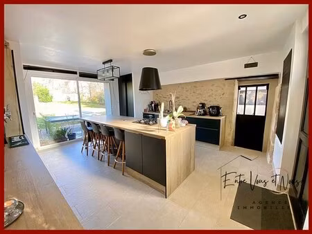 maison 3 ch+bureau  jardin  piscine  dépendances