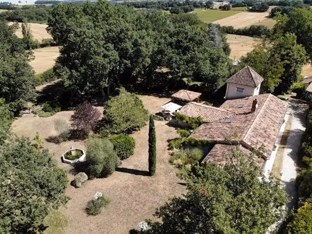 charmante propriété de campagne avec piscine et magnifique par