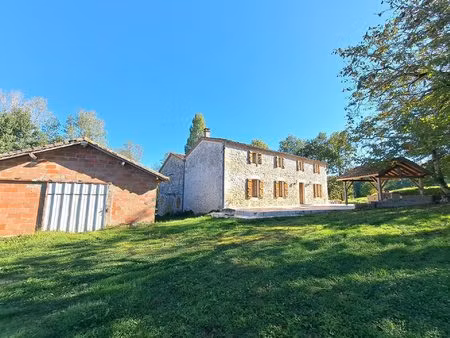 belle propriété en pierre isolée avec potentiel d'aménagemen