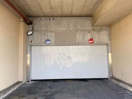 location parking à paris 12ème (75012)  96 €