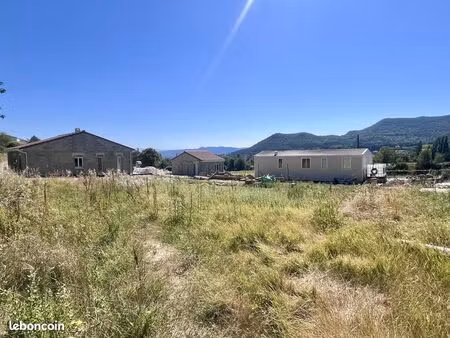 terrain 760 m² baix