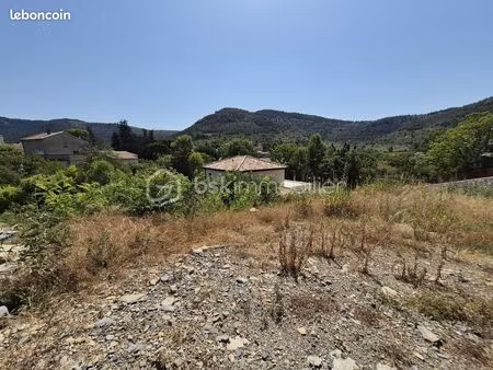 terrain 1 027 m² vesseaux