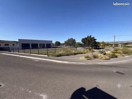 local commercial 300 m² – emplacement n°1 (entrée zone commerciale)