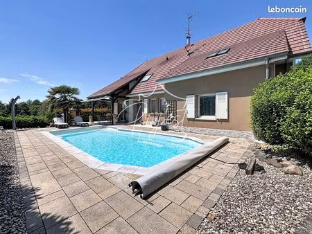 propriété 6 pièces 199 m²