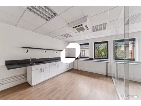 bureaux 247 m²