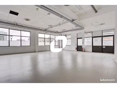 local d'activité 740 m²
