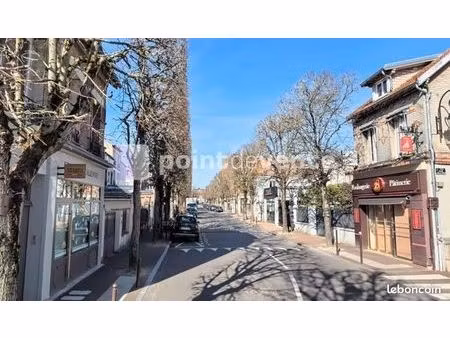local commercial 210 m²