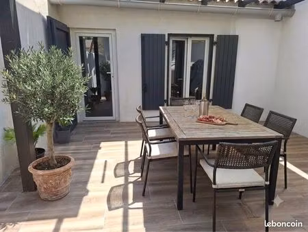 maison de village rénovée avec terrasse et grand garage à bize-minervois