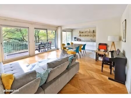 appartement t4 face au bois de vincennes – entièrement rénové – 2 larges balcons  cave et 