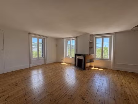 appartement t3 avec vue sur la place du breuil – 80m²
