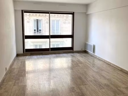 appartement 2 pièces avec parking à paris 17ème