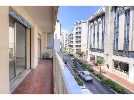 à louer – grand studio de 49 m² en plein cœur du centre-ville