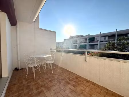 studio cabine secteur couchant avec parking