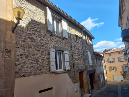 centre du village de sain bel  studio rénové
