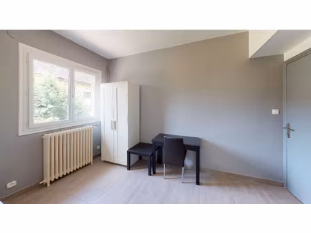 studio campus rez-de-chaussée à louer 350 euros cc