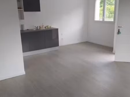 maison t3 avensan - 70 m2 - 950 euros ttc