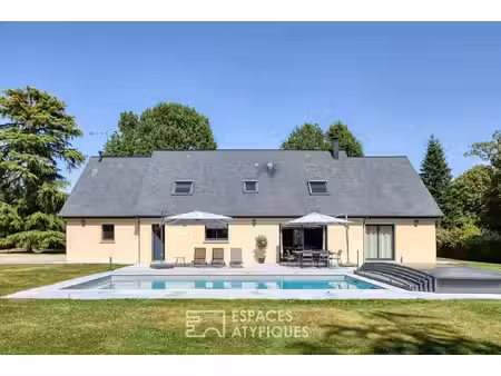 maison contemporaine avec piscine couverte